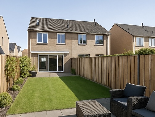 Moderne tussenwoning met diepe tuin in rustige buurt